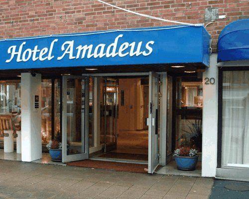 Hotelli Amadeus By First